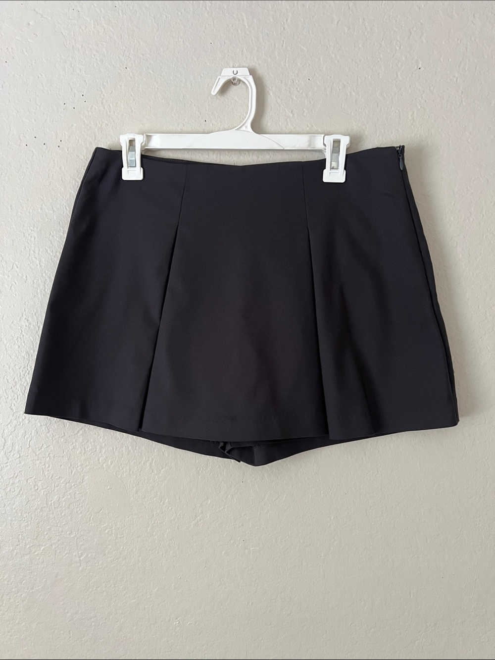 Like New! ALL ROW Pleated Skort Cotton Blend Black Size L
